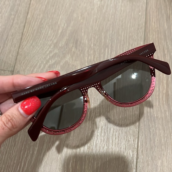Marc by Marc Jacobs Maroon Mirrored Cat Eye Sunglasses with Box & Wipe - Picture 7 of 8